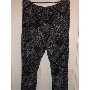 Pattern flare leggings